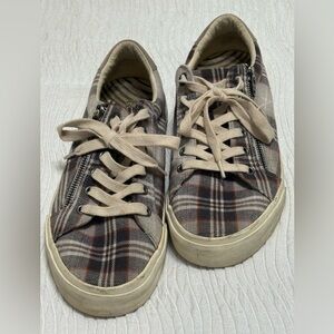 Taos Women’s Size 9.5 Z-SOUL Sneaker Gray & Rust Plaid